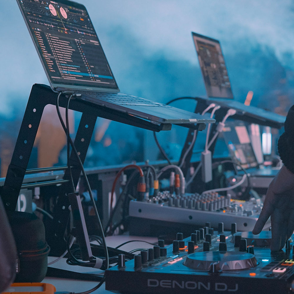Djs<br>especializados